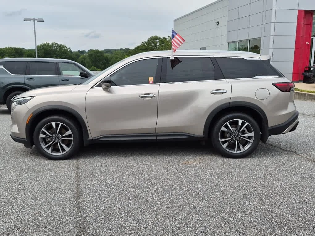 Used 2023 Warm Titanium INFINITI LUXE image 5