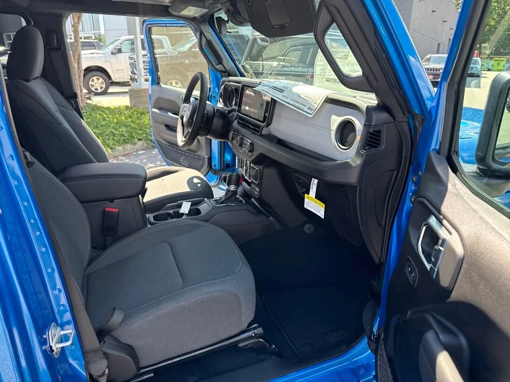 New 2025 Hydro Blue Pearl-Coat Exterior Paint Jeep Sport S image 28