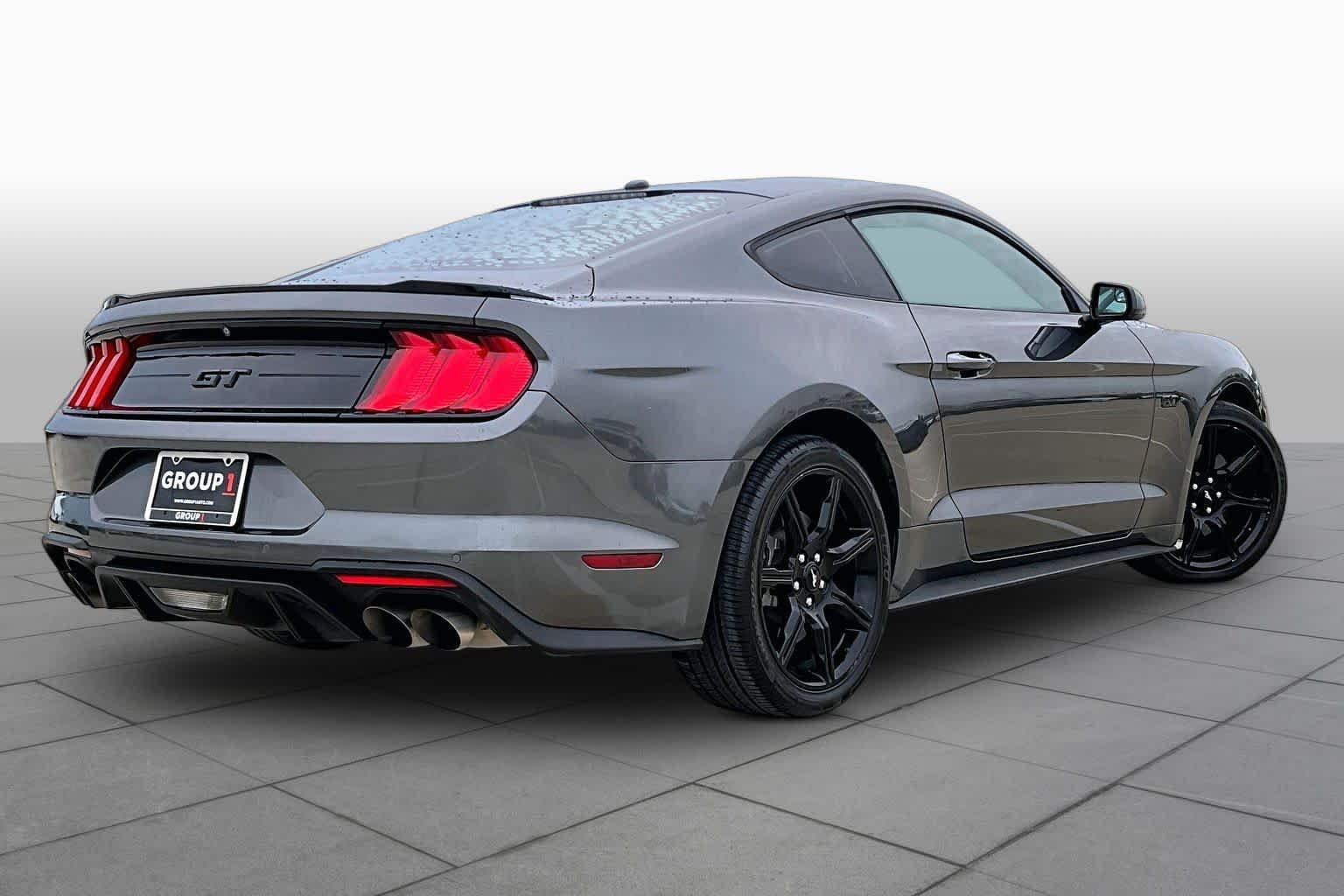 Used 2019 Magnetic Metallic Ford GT image 11
