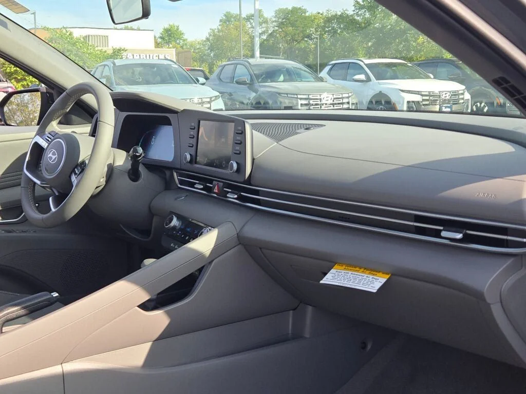 Used 2025 Gray Hyundai SEL Sport image 7