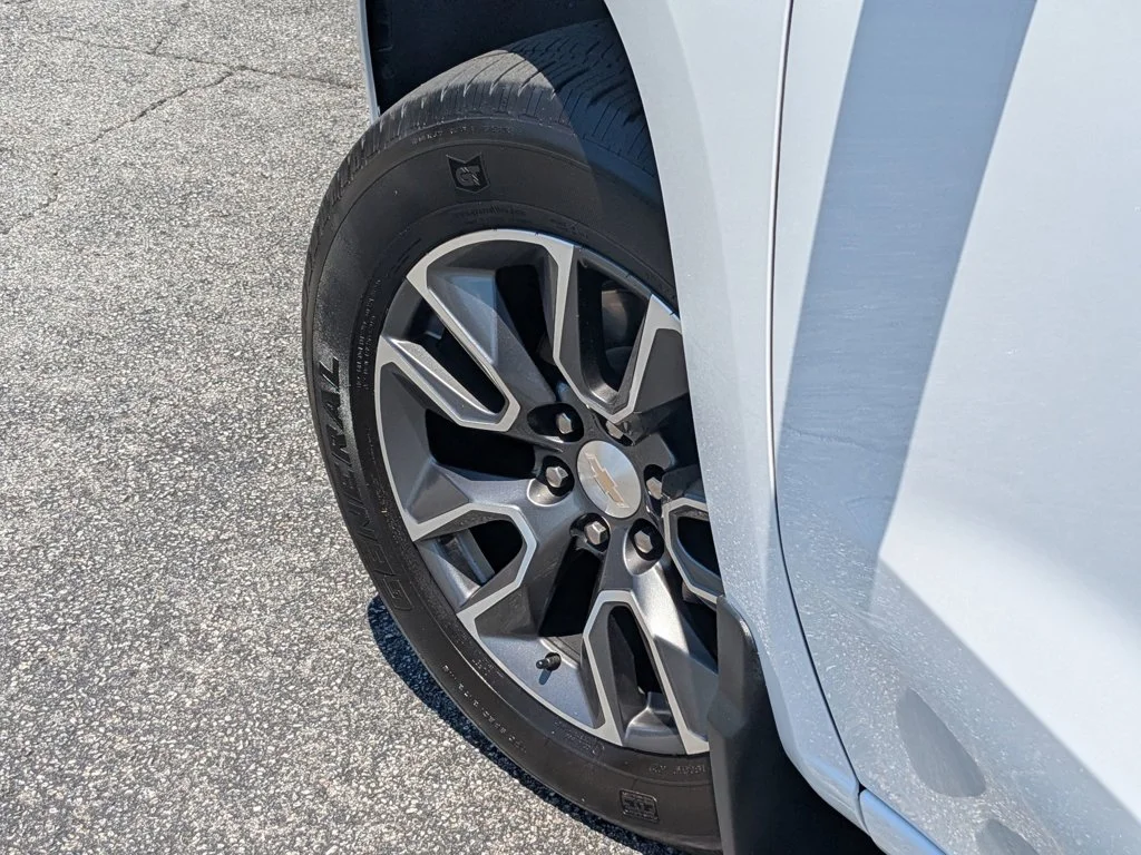 Used 2022 Summit White Chevrolet LT image 9