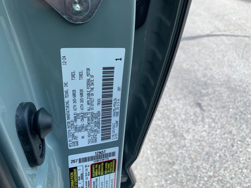 Used 2025  Toyota Limited image 33