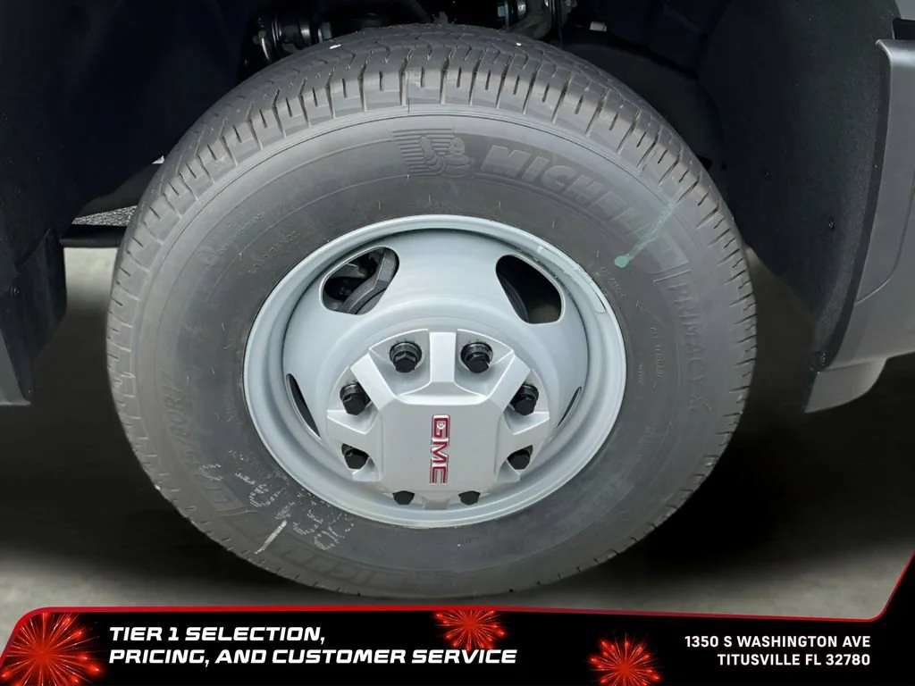 New 2026 Summit White GMC Pro image 27