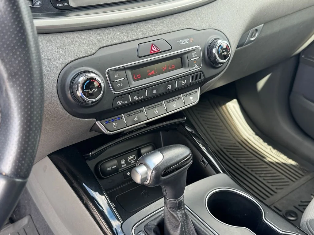 Used 2019 White Kia SX image 22