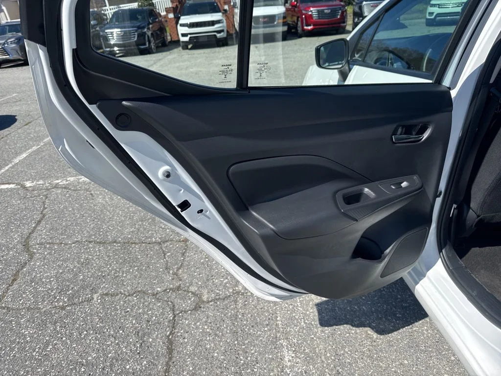 Used 2025 White Nissan 1.6 SV image 24