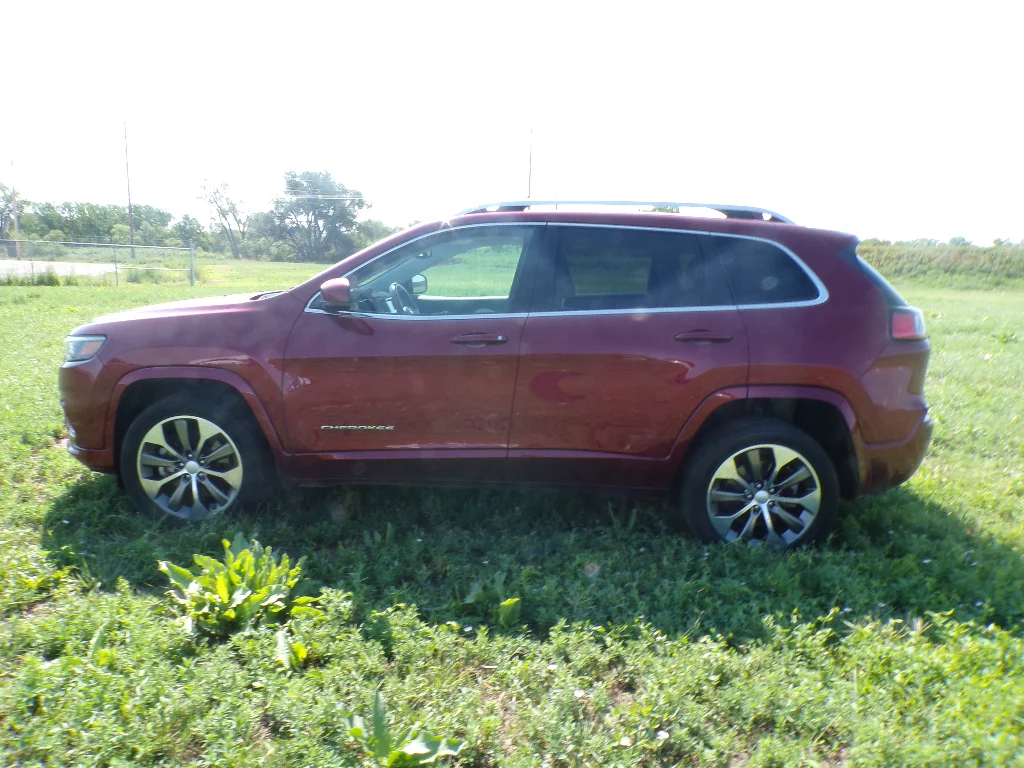 Used 2019 Velvet Red Pearlcoat Jeep Overland image 8