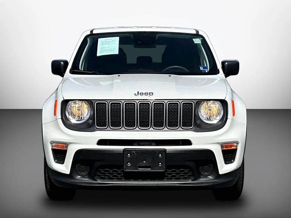 Used 2023 Alpine White Jeep Latitude image 2