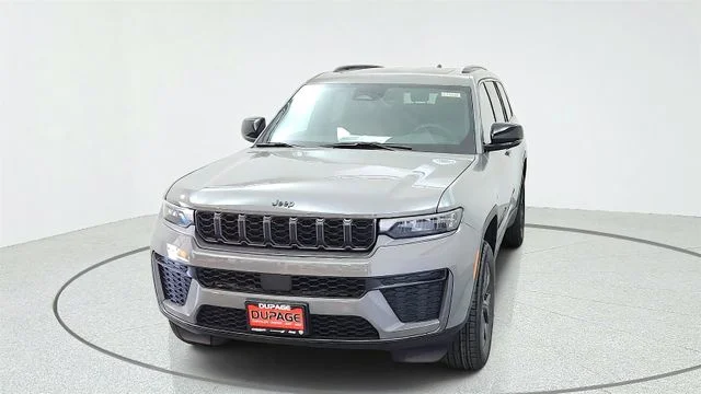 New 2027 Sting-Gray Clear-Coat Paint Jeep Laredo Altitude image 3