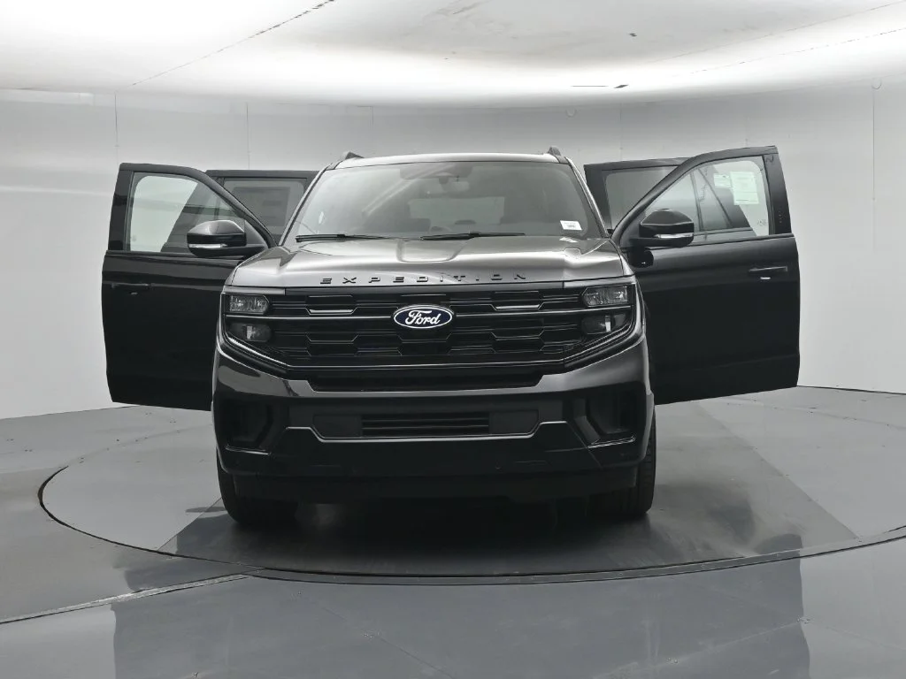 New 2027 Black Ford Platinum image 34