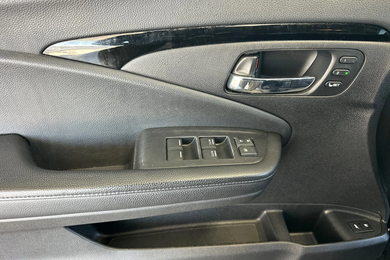Used 2021 Black Honda Touring 8-Passenger image 11