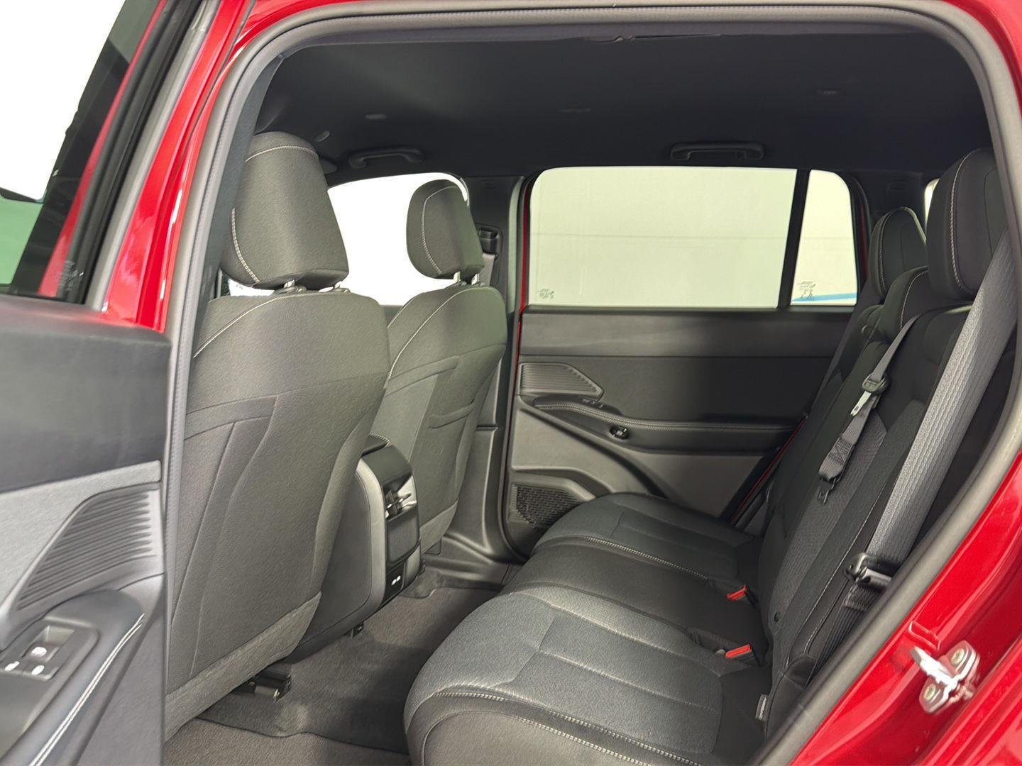 New 2026 Red Hot Pearl-Coat Exterior Paint Jeep Laredo image 9