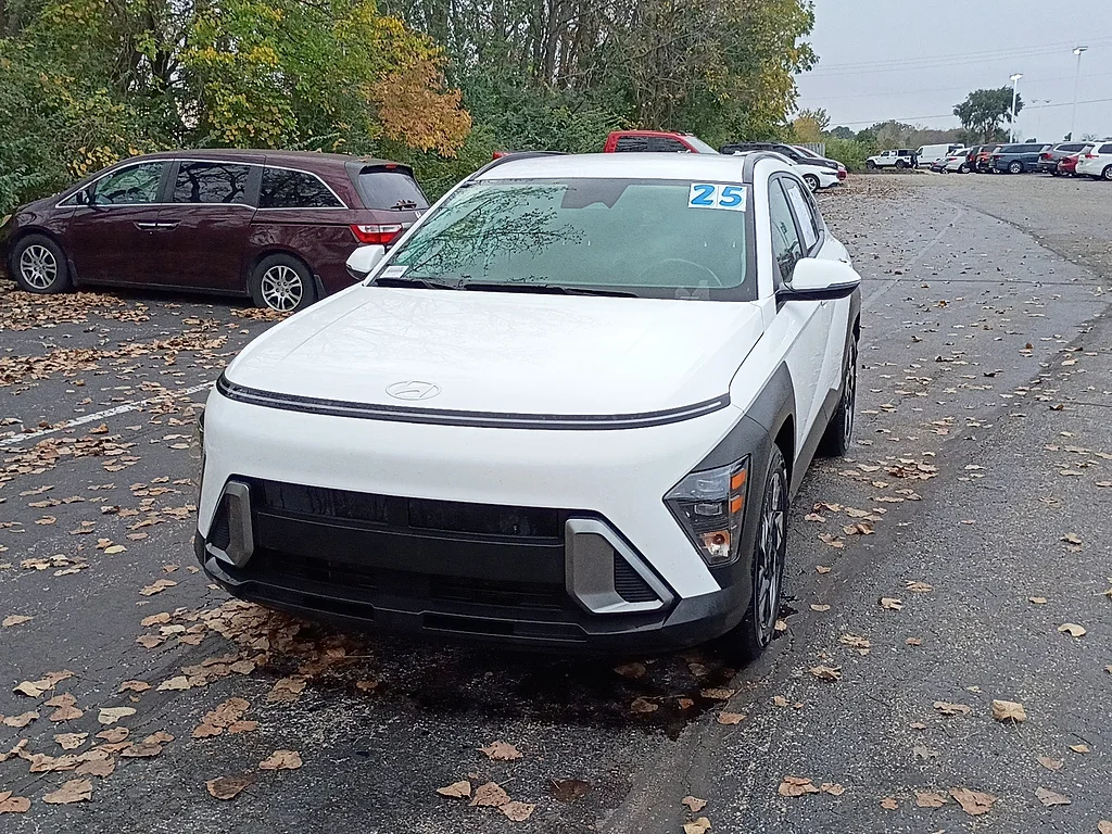 Used 2025 Atlas White Hyundai SEL image 7