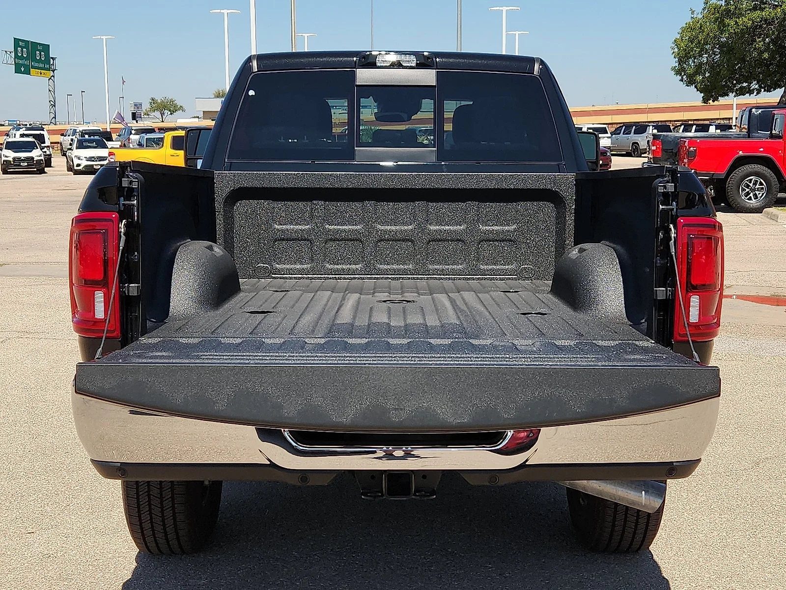 New 2026 Diamond Black Crystal Pearl-Coat  Paint Ram TRADESMAN CREW CAB 4X4 6