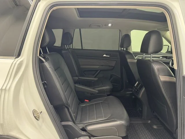 Used 2022 Pure White Volkswagen 3.6L V6 SEL Premium R-Line image 19