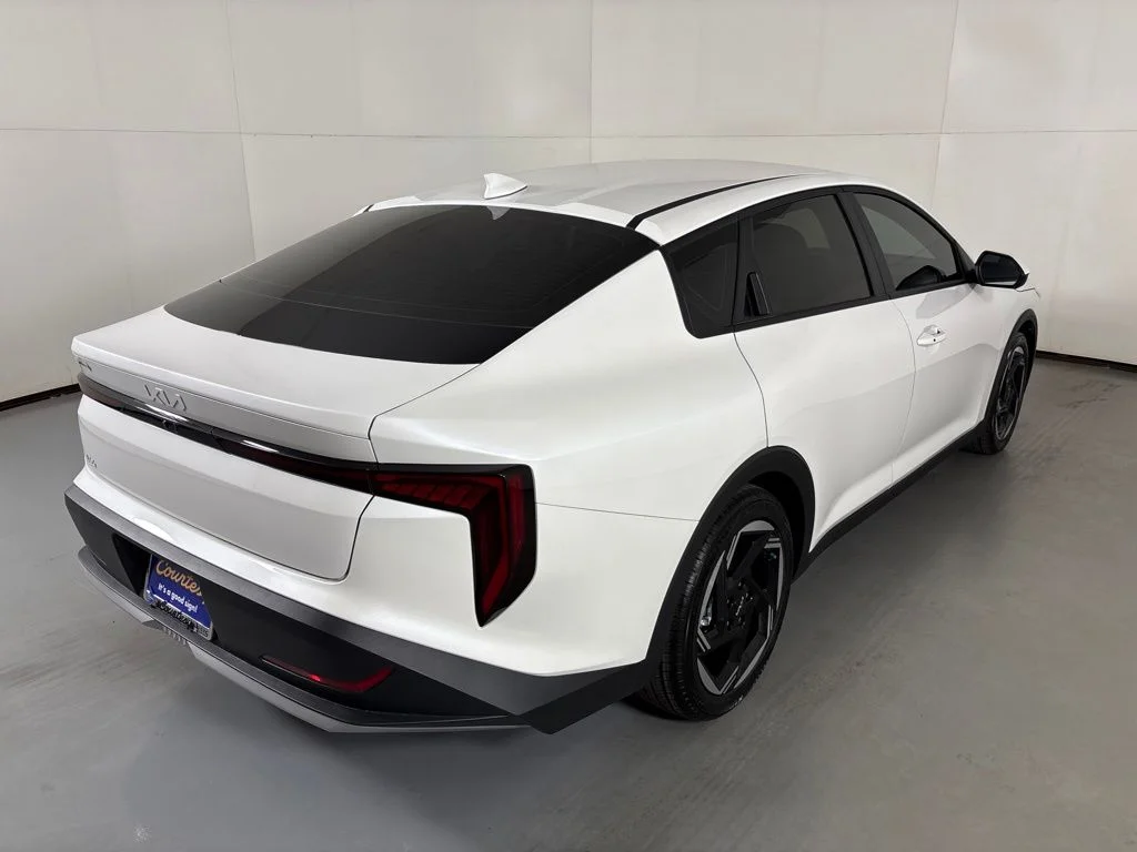 New 2026 Snow White Pearl Kia EX image 8