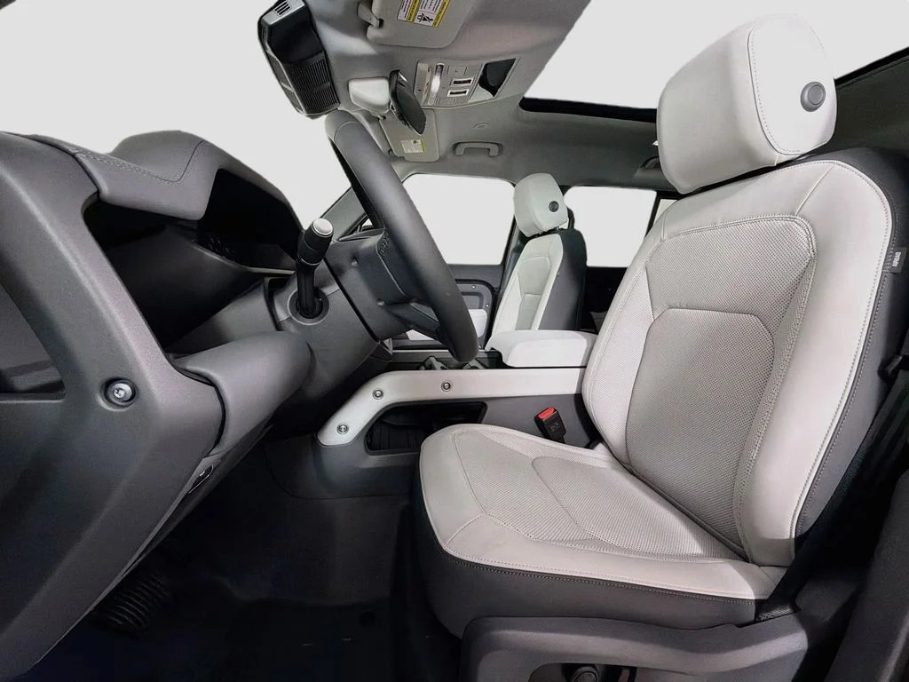 New 2026 Carpathian Grey Land Rover X-Dynamic SE image 22