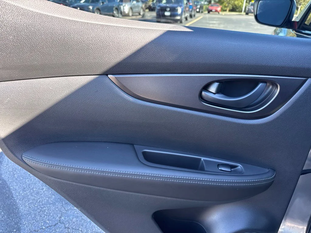 Used 2021 Gray Nissan S image 18