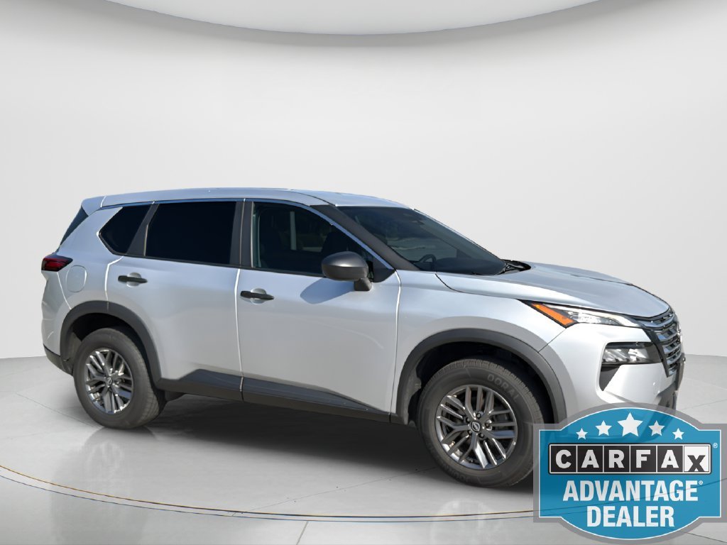 Used 2024 Silver Nissan S image 7