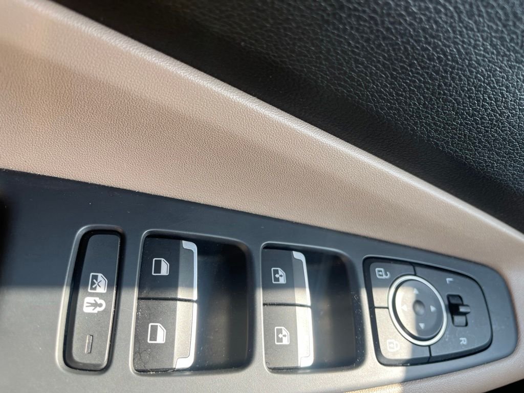 Used 2023 White Hyundai Blue image 25