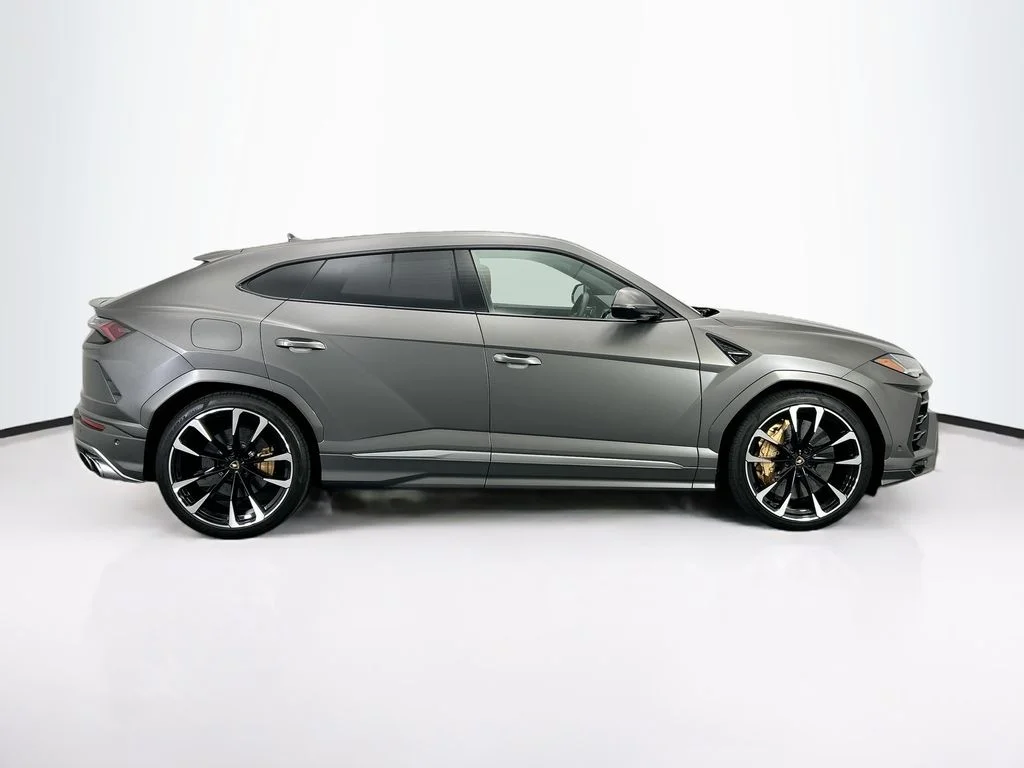 Used 2021  Lamborghini  image 4