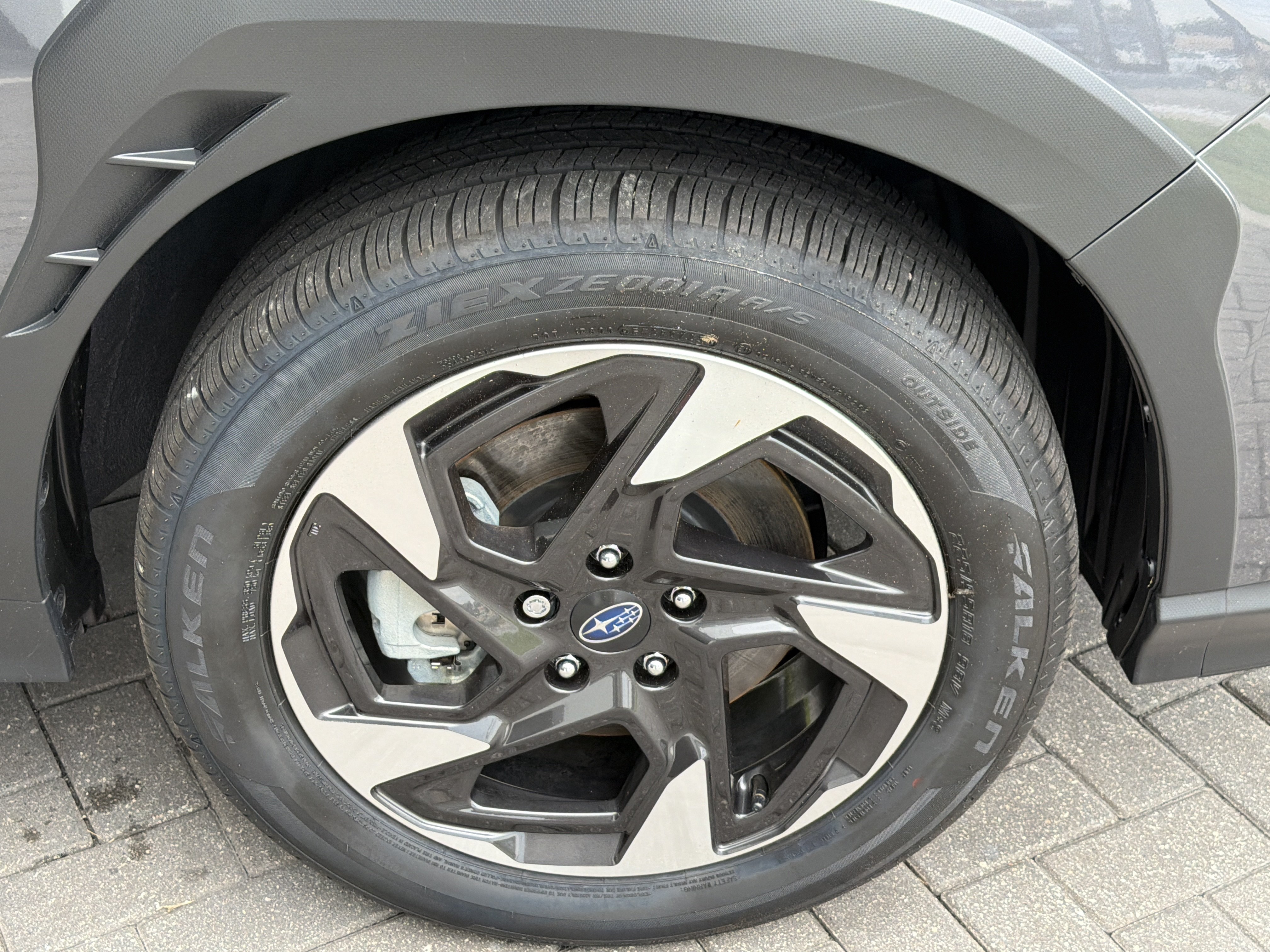 Certified Used 2025 Magnetite Gray Metallic/Crystal Black Silica Subaru Limited image 9