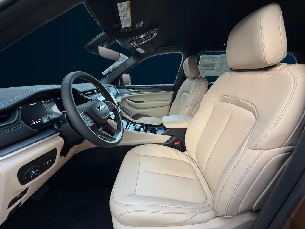 New 2027 Brown Jeep Limited image 10