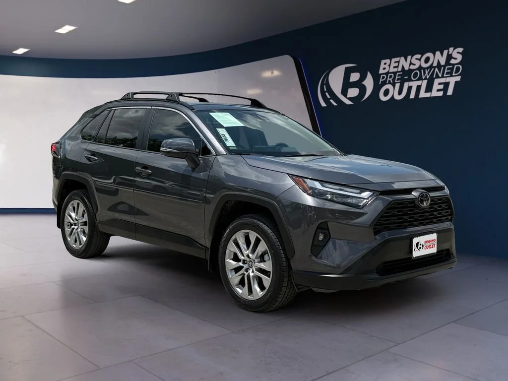 Used 2025 Gray Toyota XLE Premium image 7
