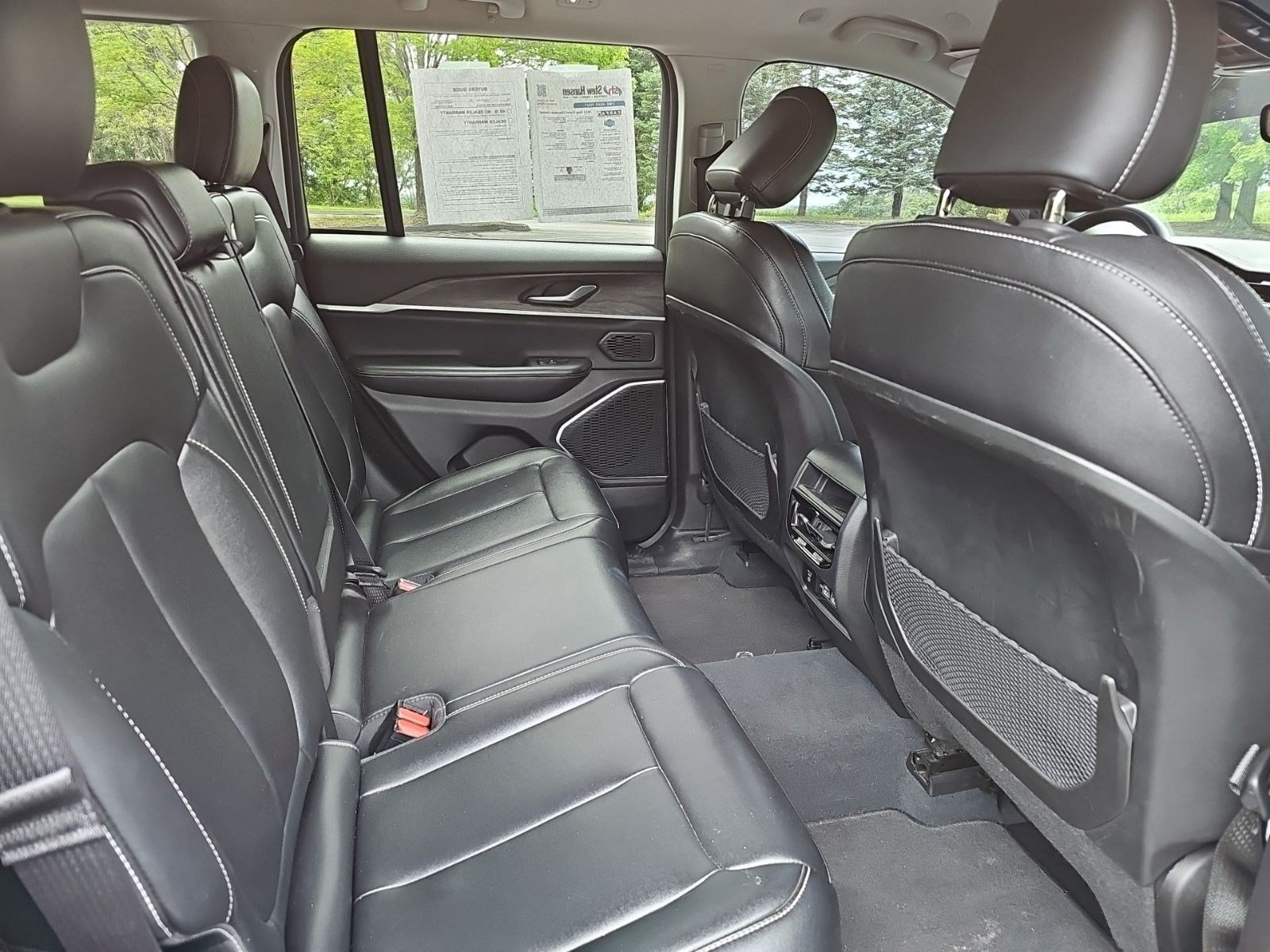 Certified Used 2023 Diamond Black Crystal Pearlcoat Jeep Limited image 14