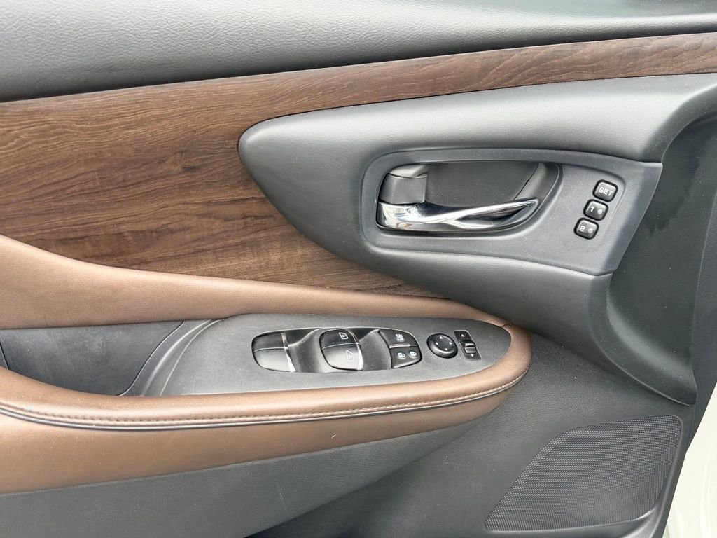 Used 2019 White Nissan Platinum image 22