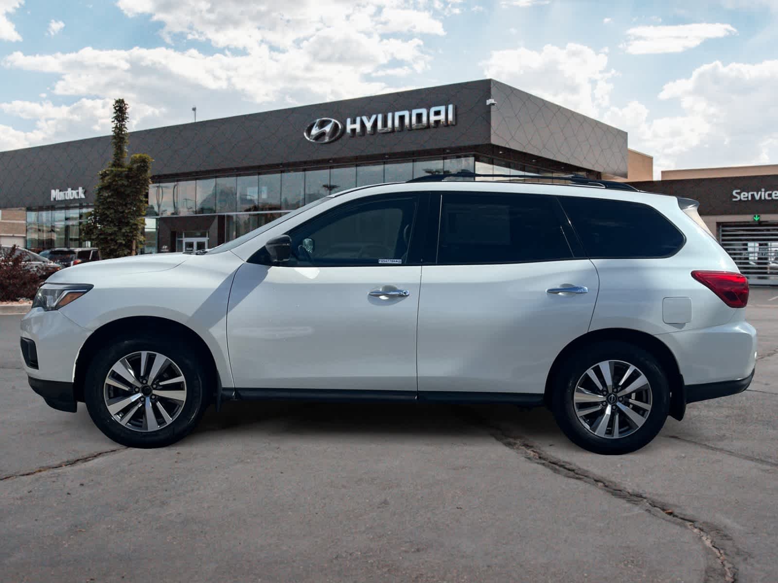 Used 2018 Nissan Pathfinder SL with VIN 5N1DR2MM5JC645805 for sale in Lindon, UT