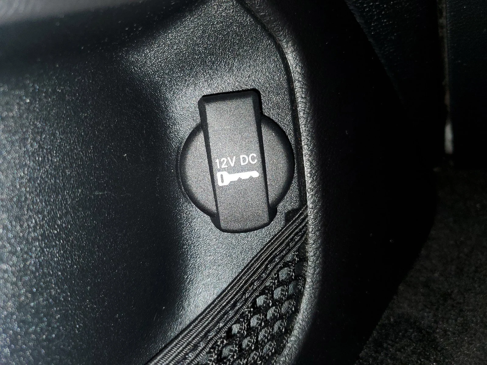 Used 2018 Pitch Black Clearcoat Dodge SXT image 32