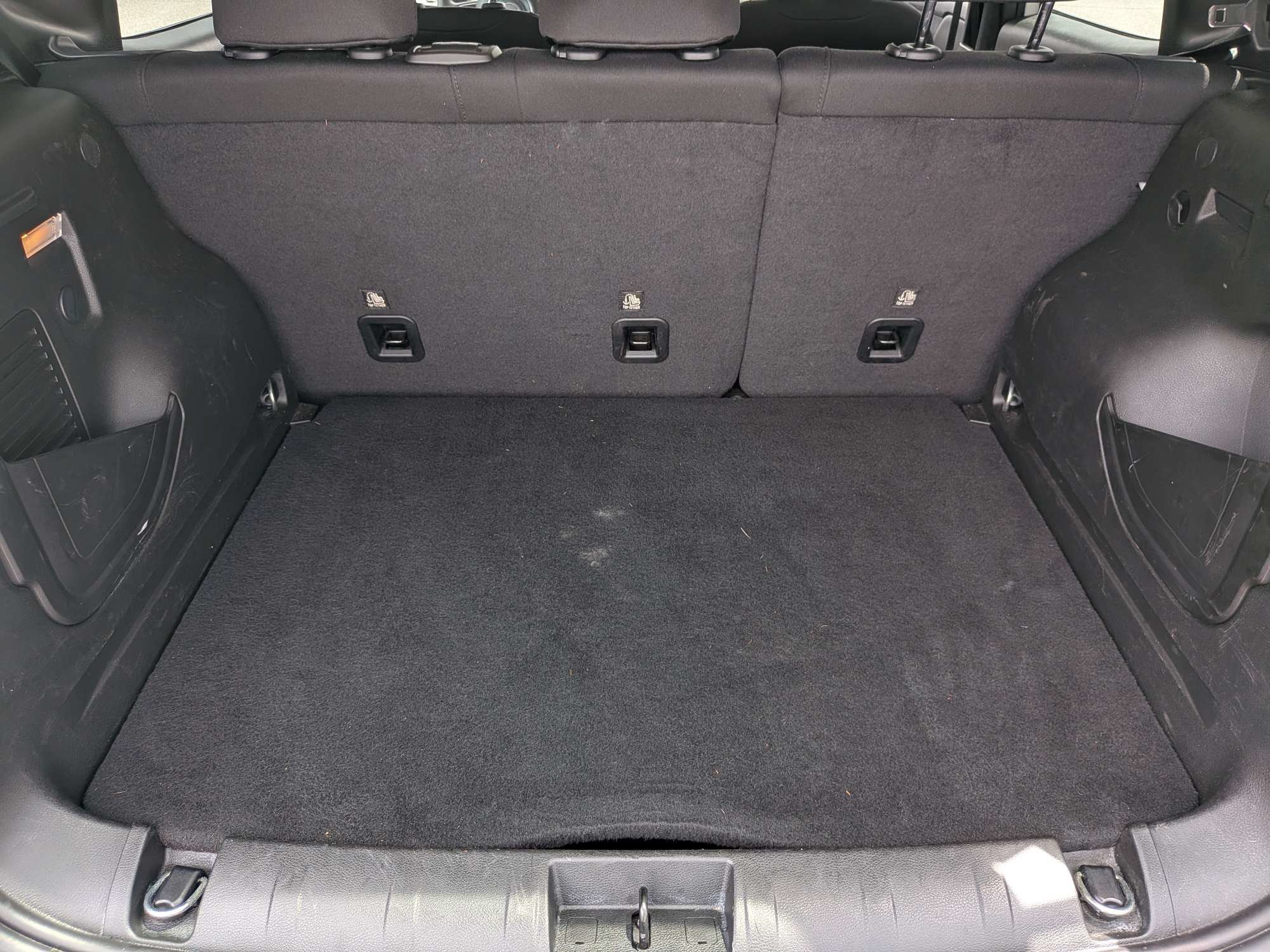 Used 2023 White Jeep Latitude image 5