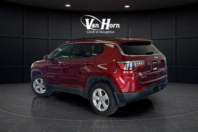 Used 2022 Velvet Red Pearlcoat Jeep Latitude image 5