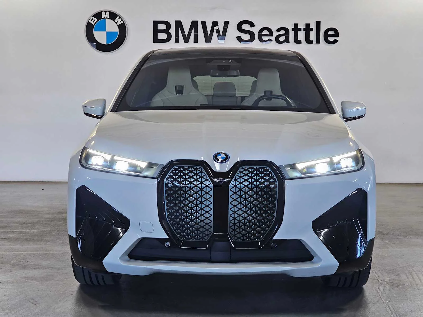 Certified Used 2024 Alpine White BMW xDrive50 image 6