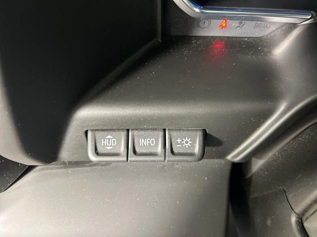 Used 2025 Summit White GMC AT4 image 27