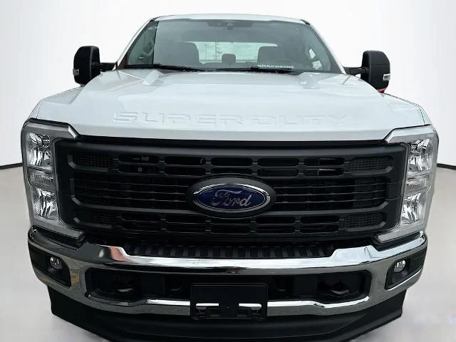 New 2026 Oxford White Ford F-250® XL image 31