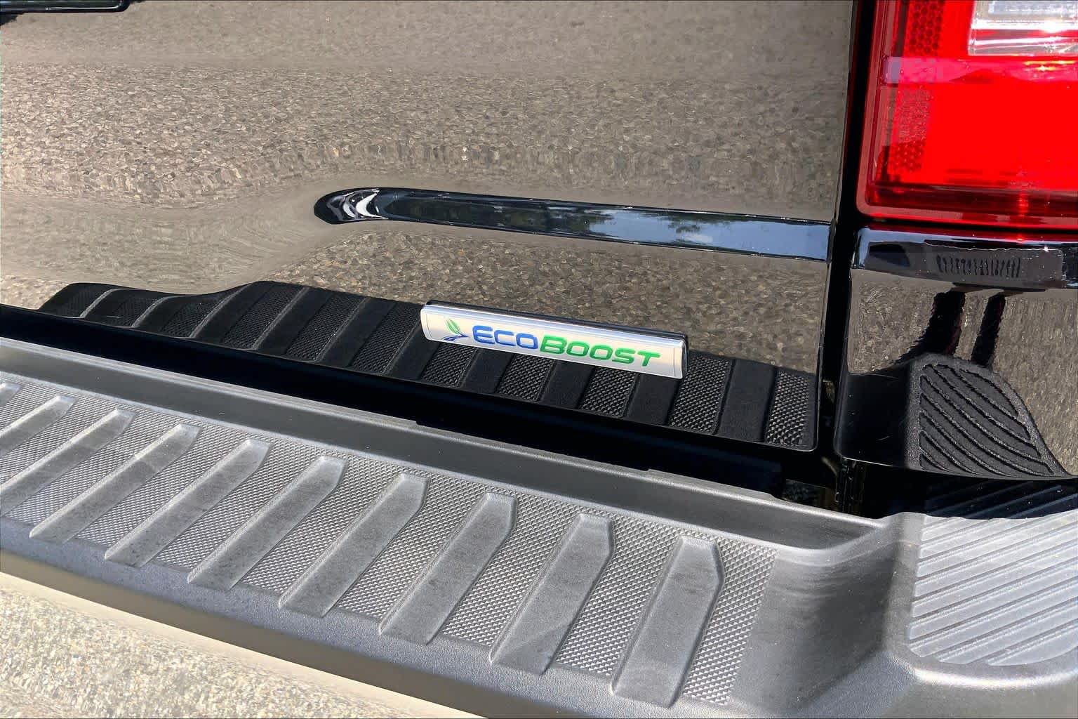 Used 2023 Agate Black Metallic Ford LARIAT image 31