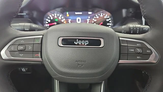New 2026 Fathom Blue Pearl-Coat Exterior Paint Jeep Latitude image 15