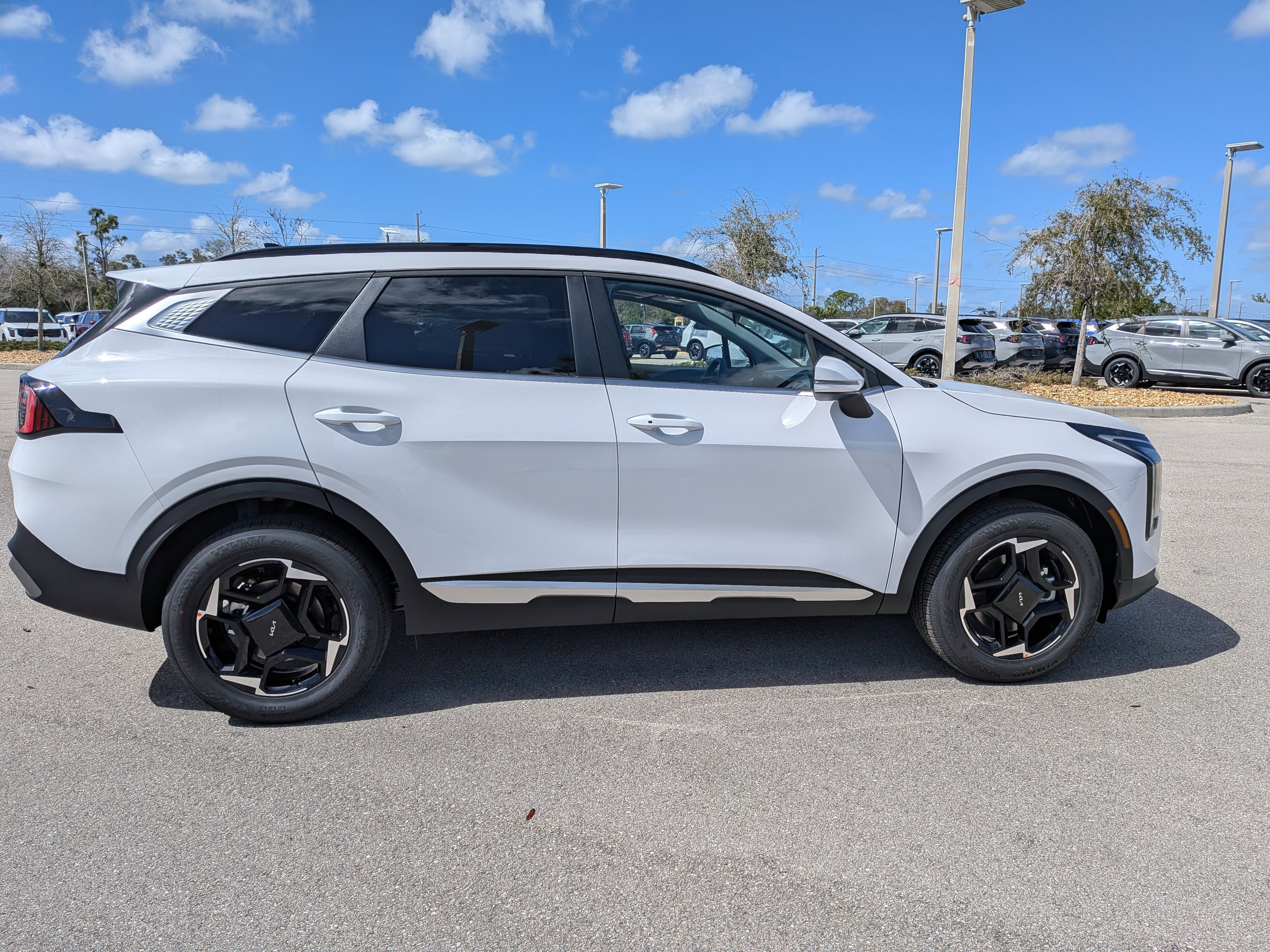 New 2026 Glacial White Pearl Kia EX image 3