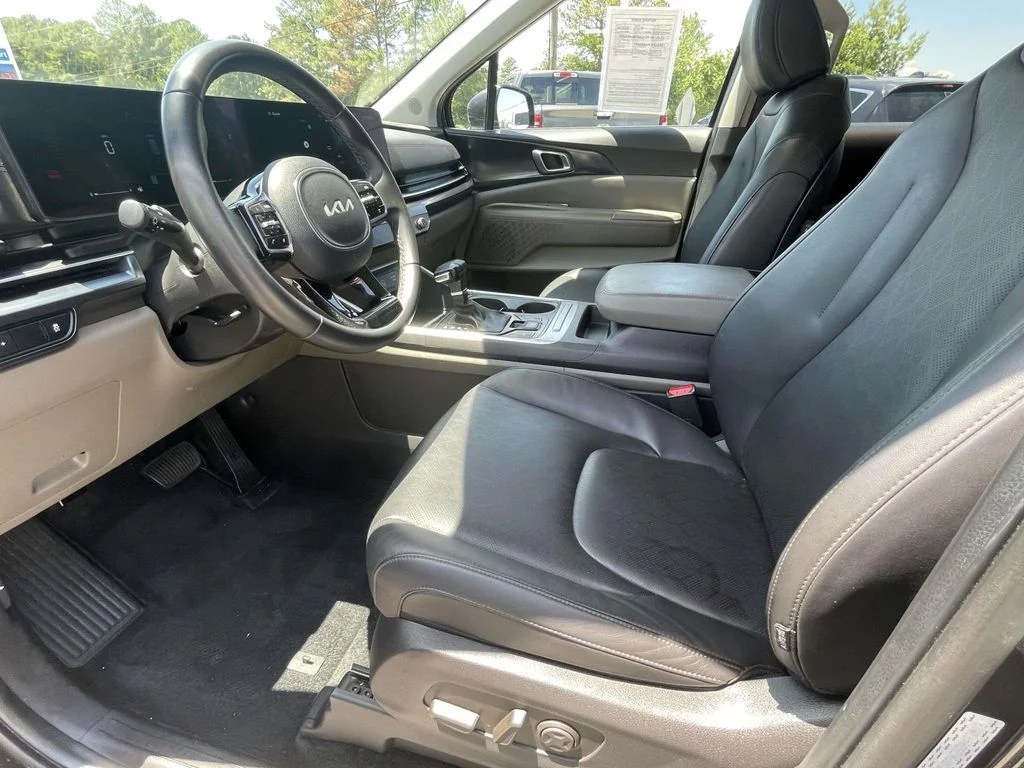Used 2025 Gray Kia LXS image 13