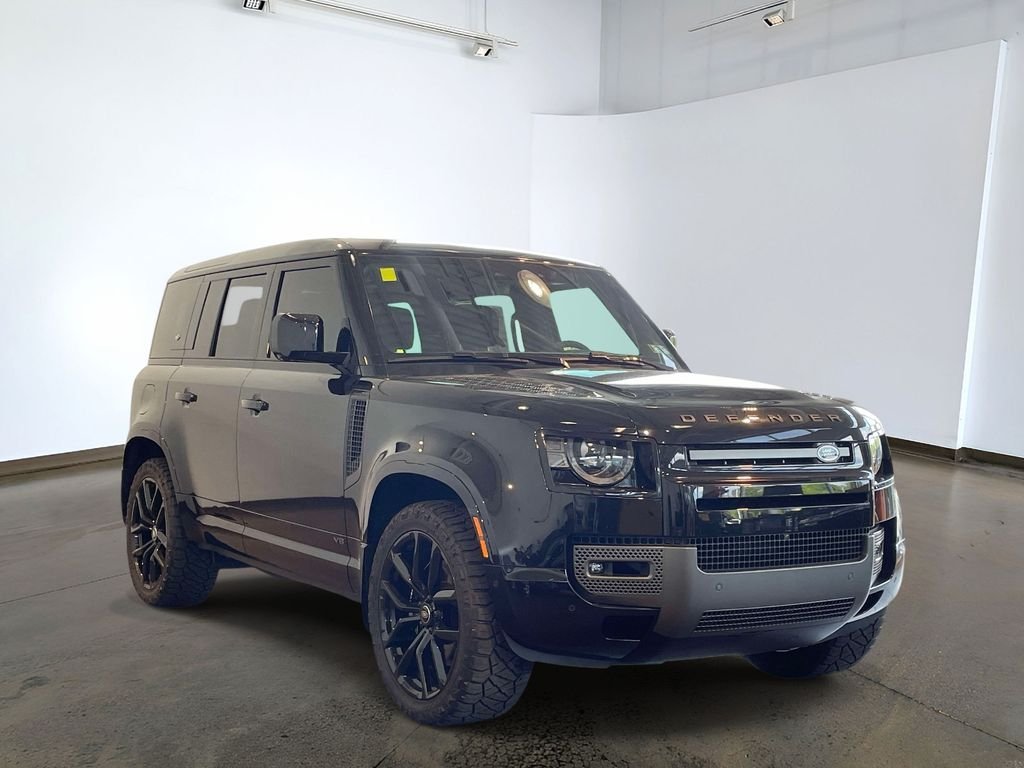Used 2023 Santorini Black Metallic Land Rover V8 image 3