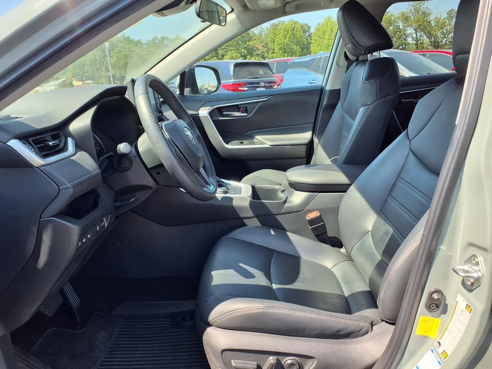 Used 2022 Lunar Rock Toyota XLE Premium image 18