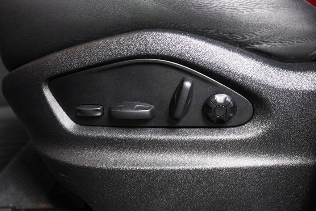 Used 2025  Porsche Base image 20