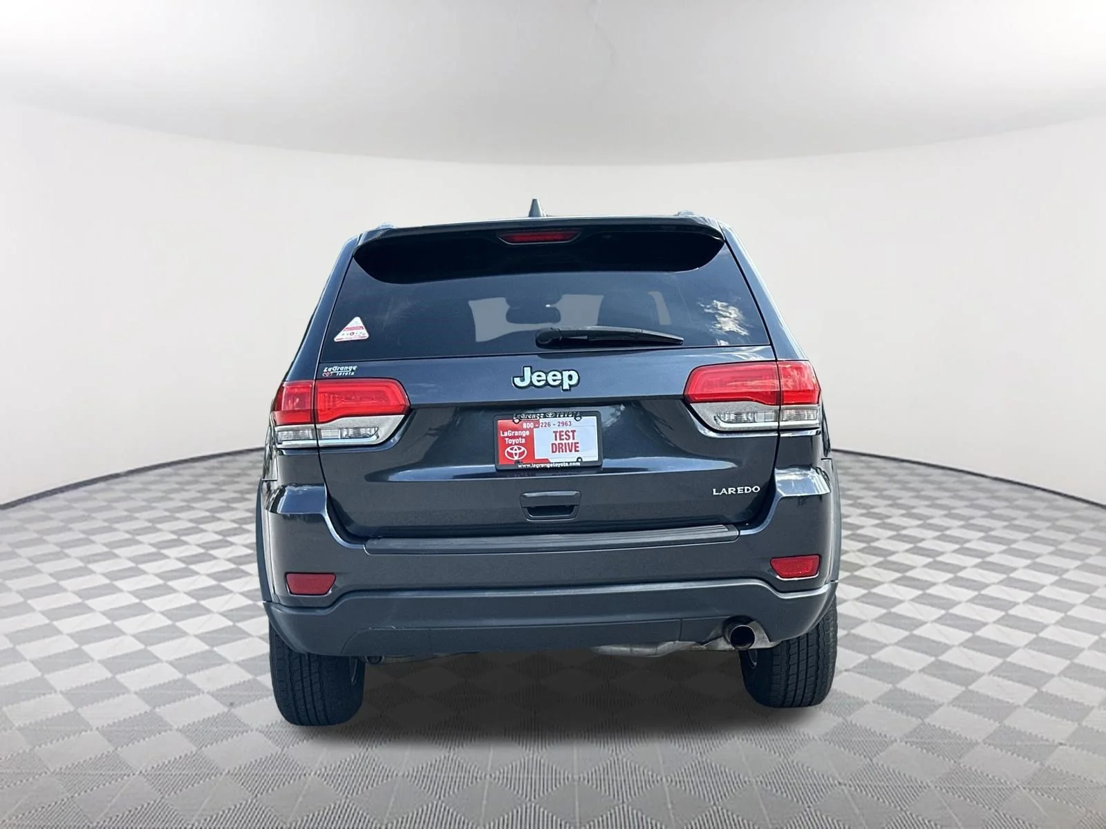 Used 2015 Maximum Steel Metallic Clear Coat Jeep Laredo image 6