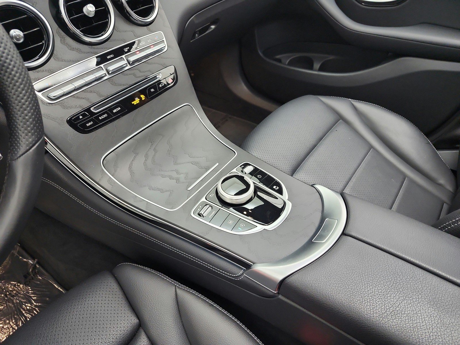 Used 2019 Polar White Mercedes-Benz GLC 300 4MATIC® SUV image 11