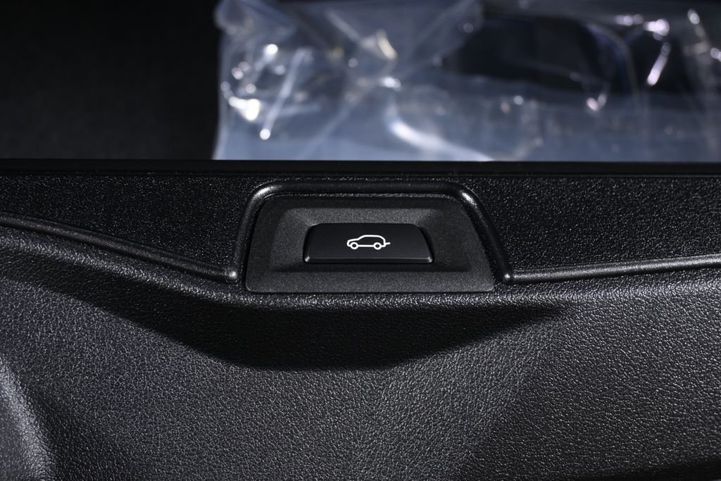 New 2026 Black Sapphire Metallic BMW xDrive40i image 38