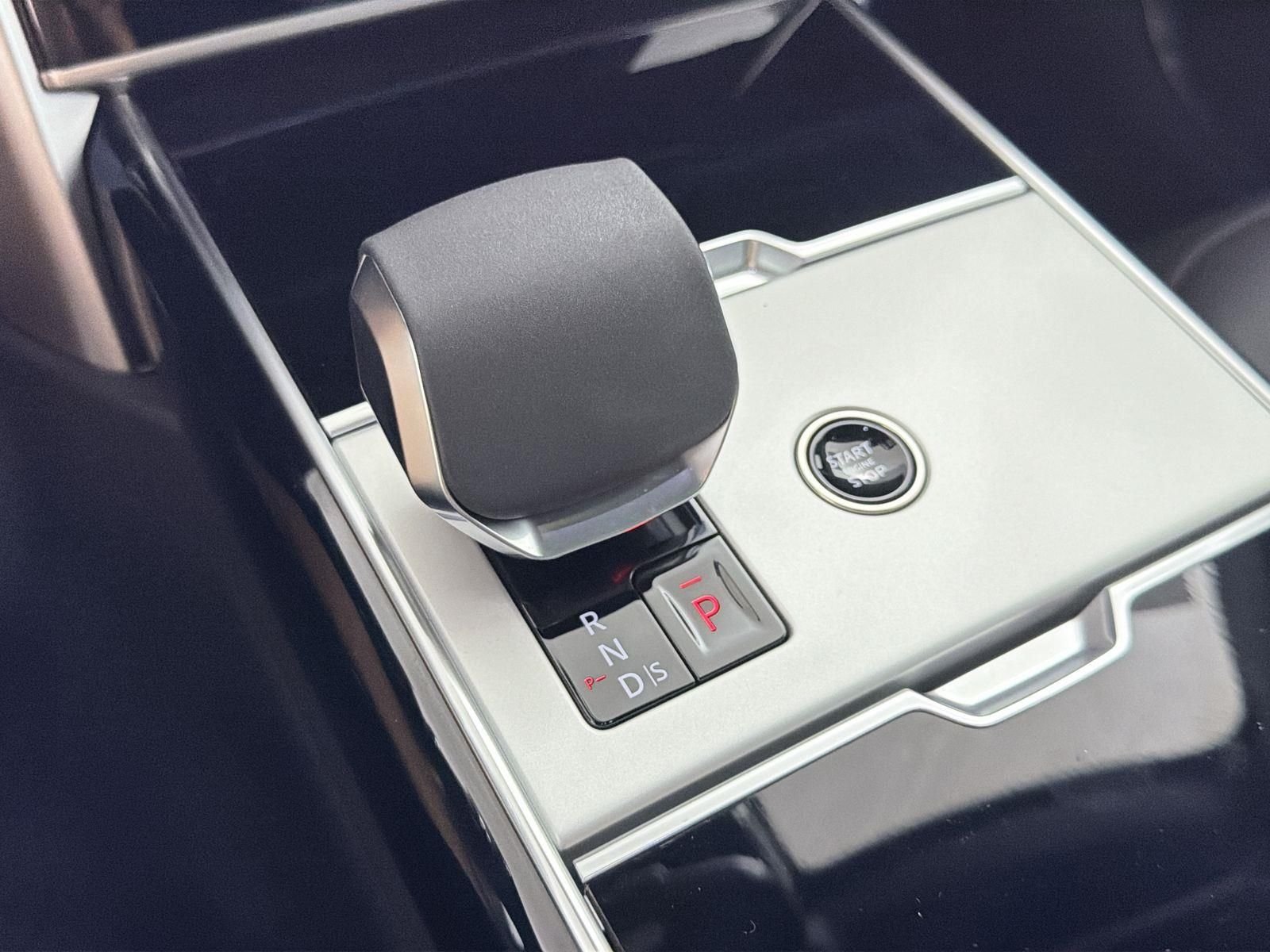 2026 Land Rover Range Rover SE - Photo 16