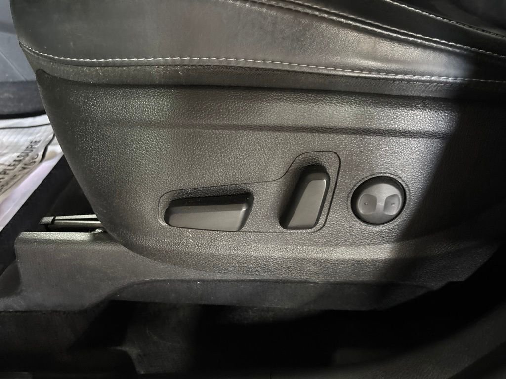Used 2020 Black Kia S image 16