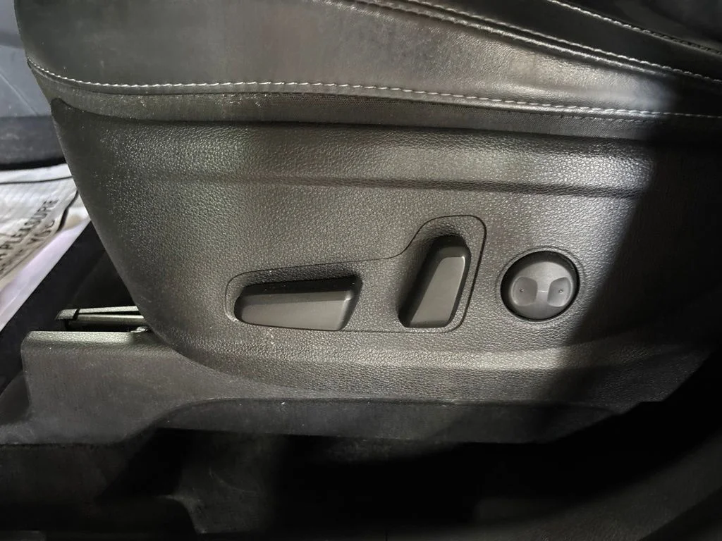 Used 2020 Black Kia S image 16