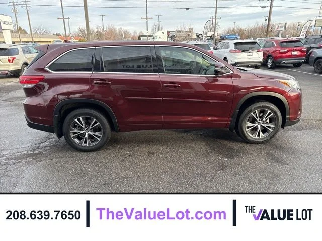 Used 2017 Red Toyota LE Plus image 3
